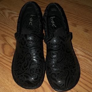 Black nursing shoes
